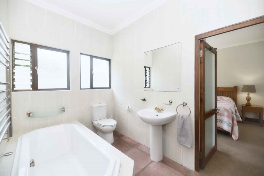 5 Bedroom Property for Sale in Fernkloof Estate Western Cape